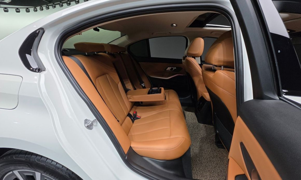 BMW 3-Series 320i, 2023