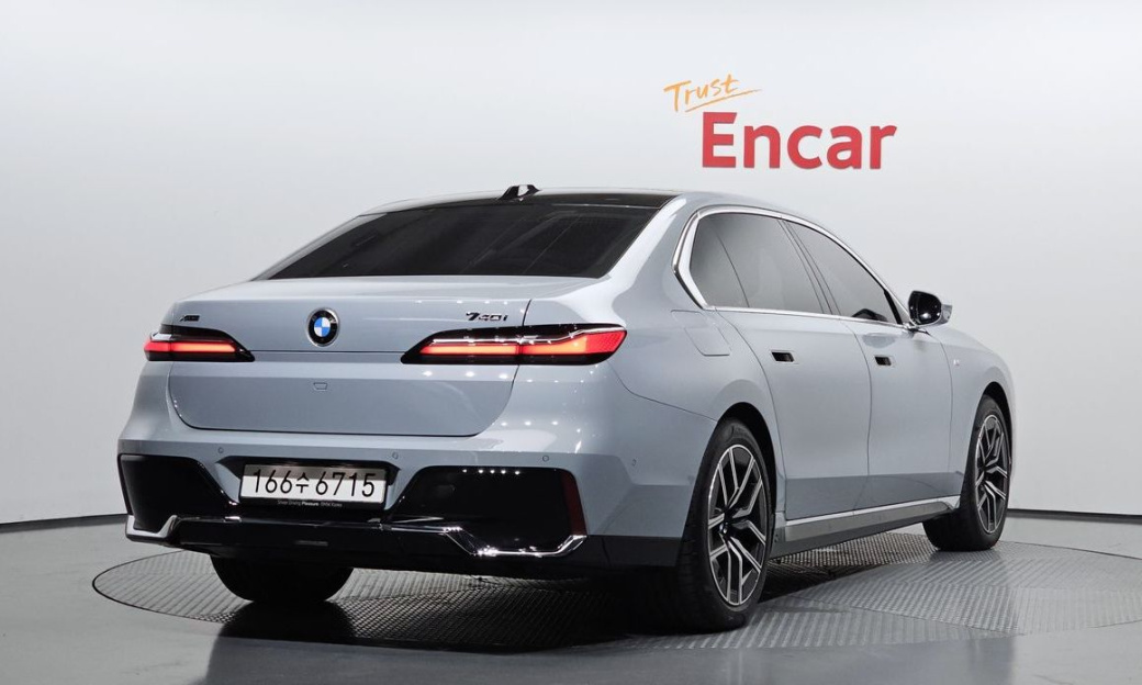 BMW 7-Series 740i xDrive M Sport, 2025