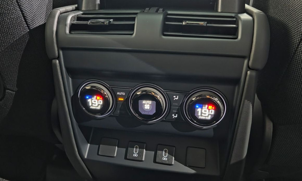 Land Rover Defender 110 P635 Octa Black, 2026