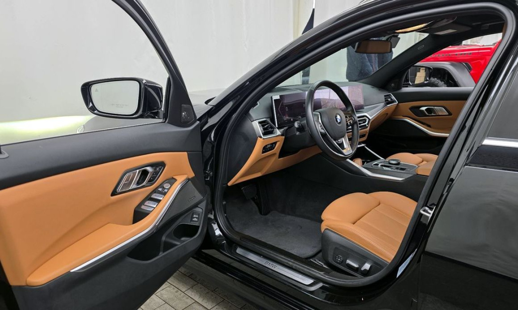 BMW 3-Series 320i Touring, 2024