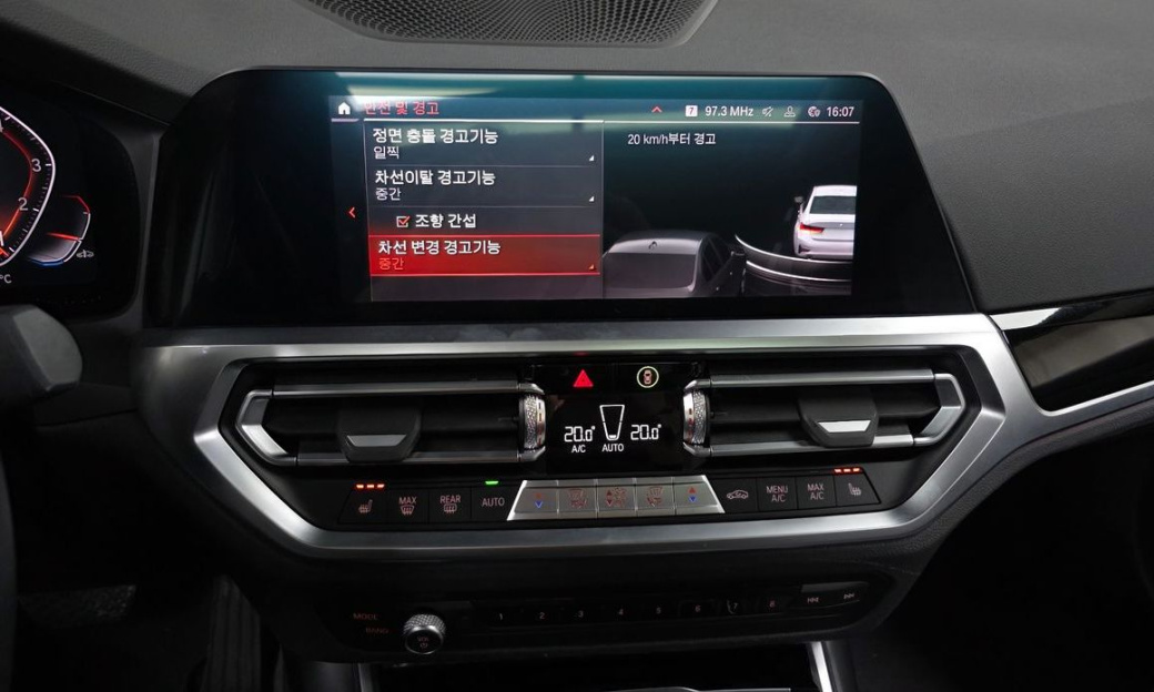 BMW 3-Series 320i, 2022