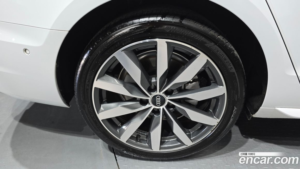 Audi A4 40 TFSI Premium, 2023