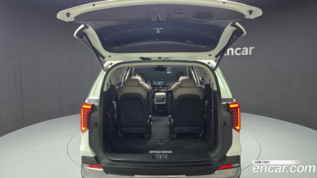 Kia Carnival 9-Seater Signature, 2024