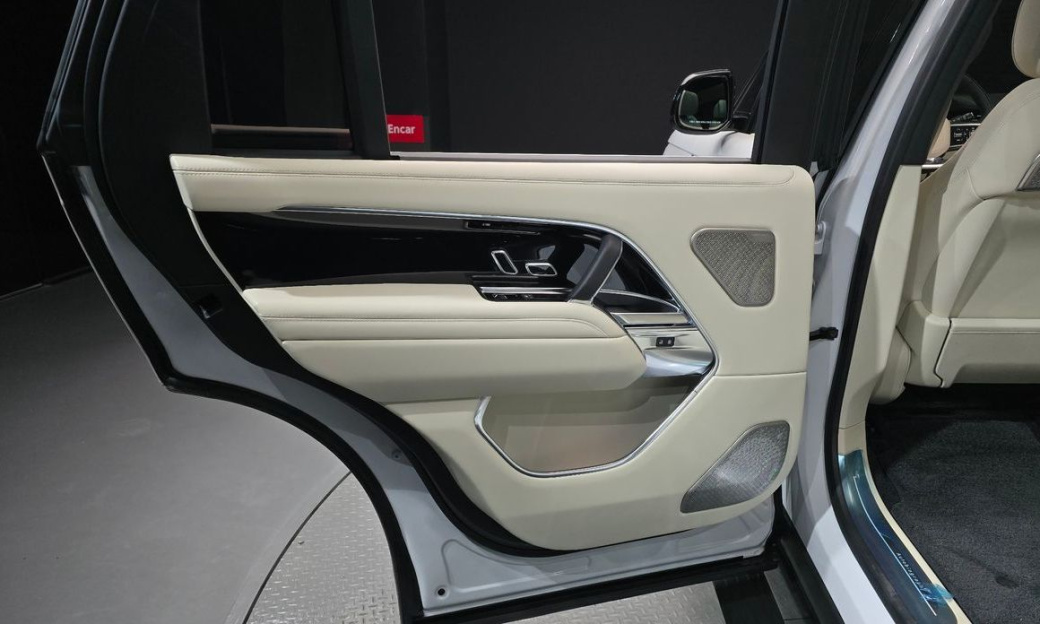 Land Rover Range Rover D350 Autobiography Long Wheel Base, 2025