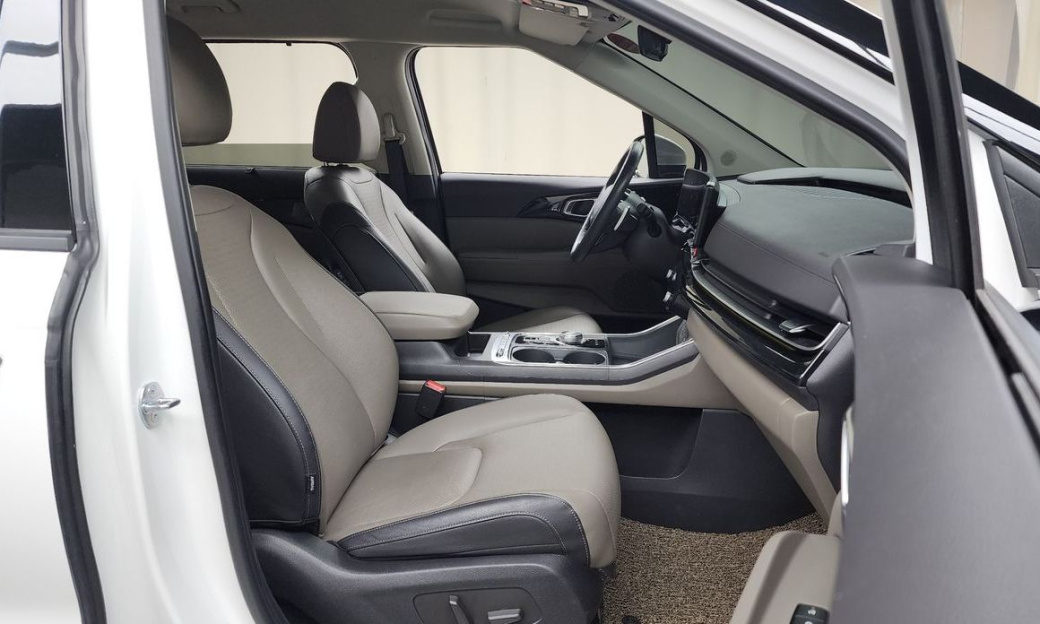 Kia Carnival 9-Seater Signature, 2024