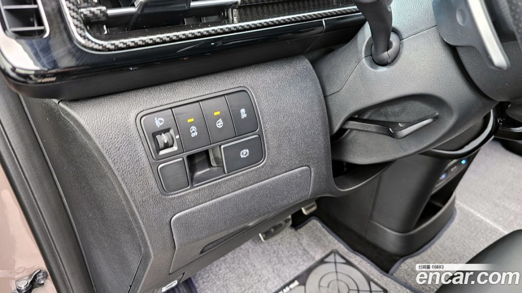 Hyundai Staria Lounge 9-Seater, 2025