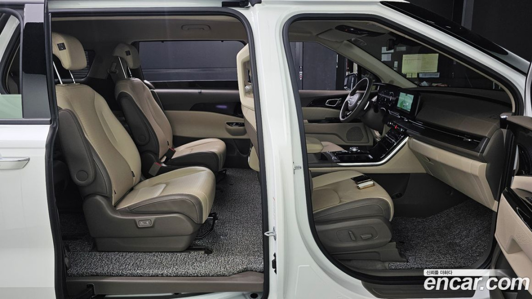 Kia Carnival 9-Seater Signature, 2023