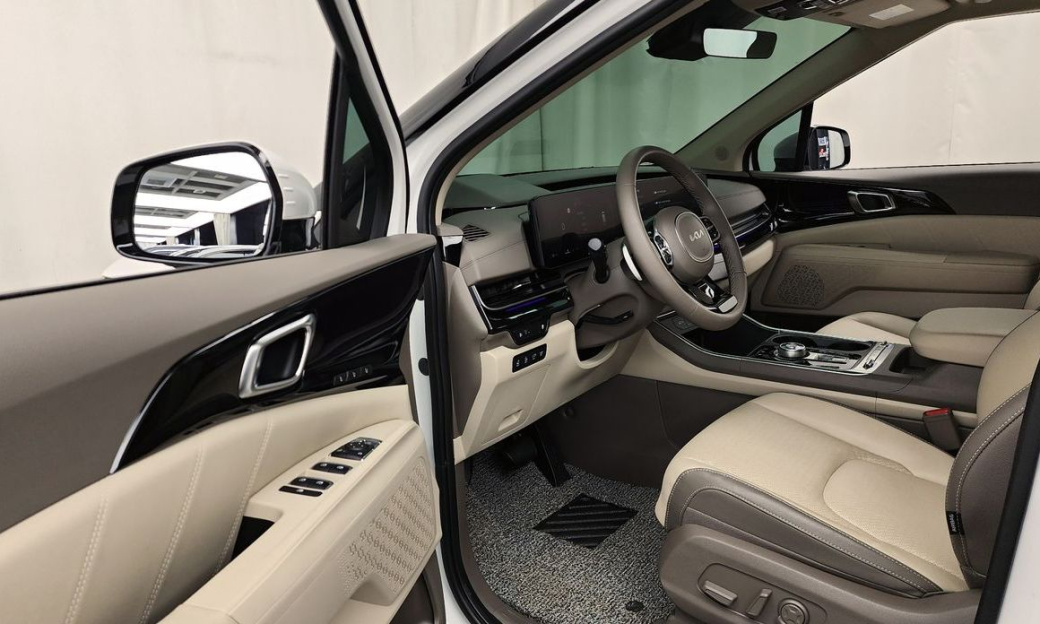 Kia Carnival 9-Seater Signature, 2025