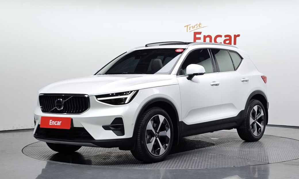 Volvo XC40 B4 Ultra Bright, 2025