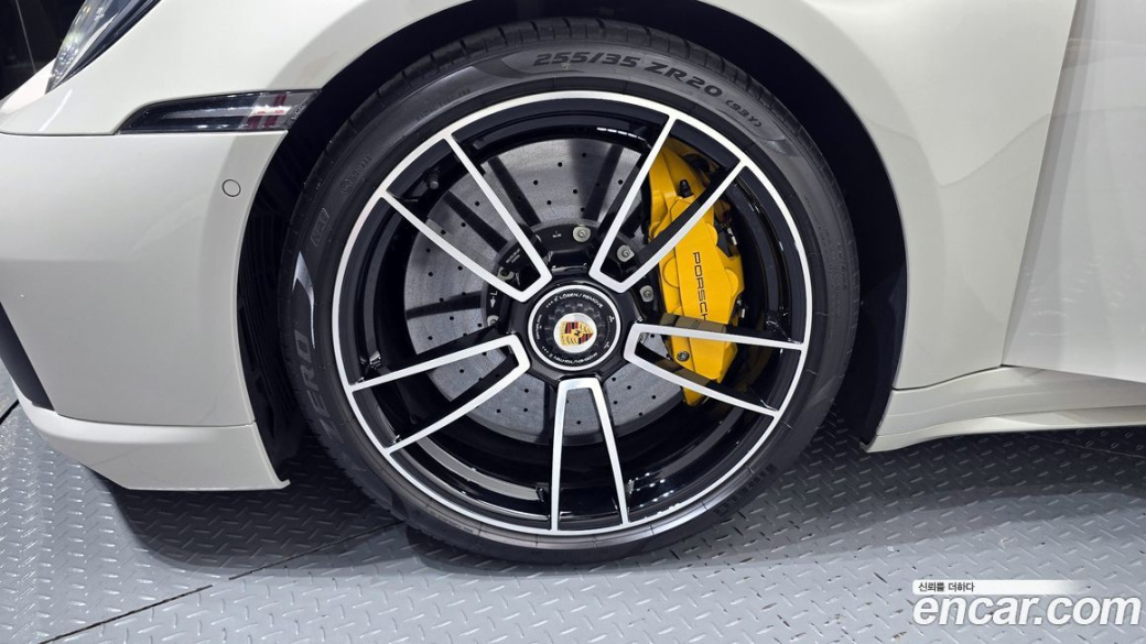 Porsche 911 Turbo S, 2022