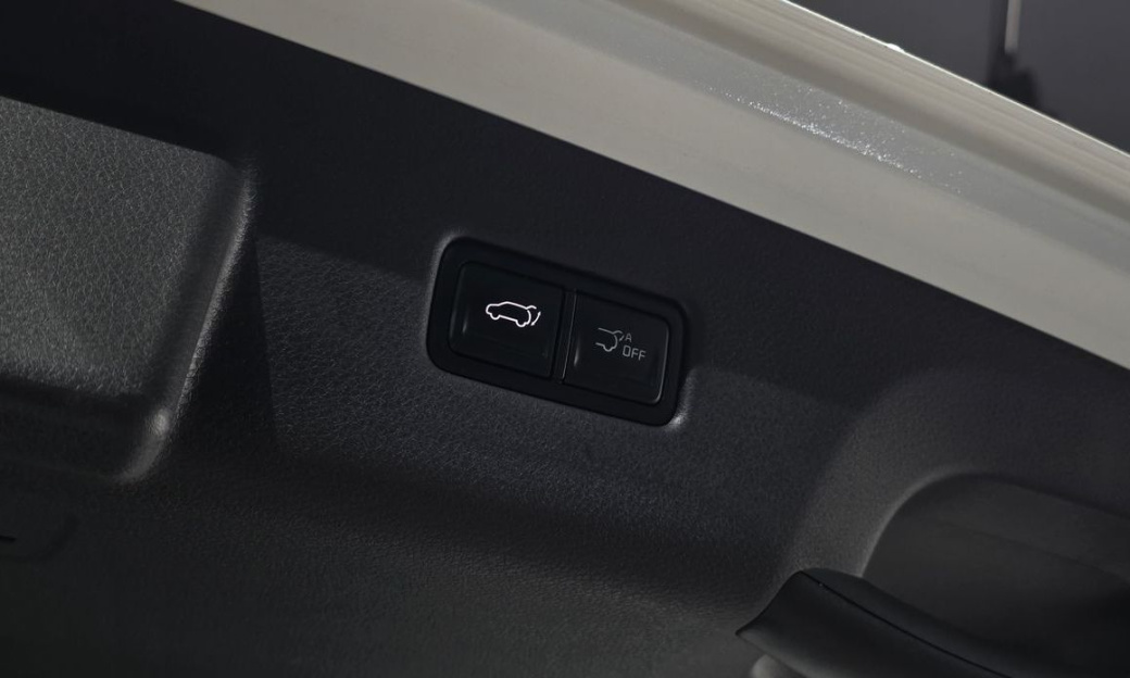 Kia Carnival 9-Seater Signature, 2025