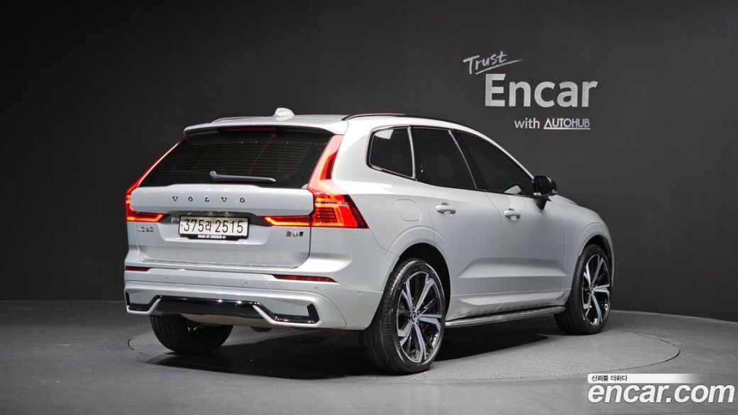 Volvo XC60 B6 R-Design, 2022