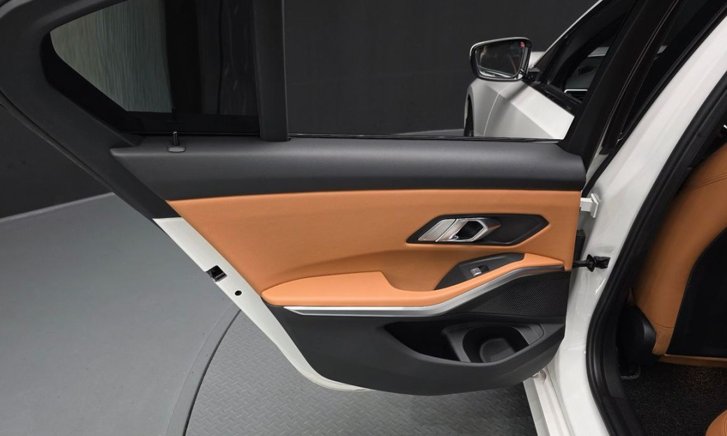 BMW 3-Series 320i, 2024