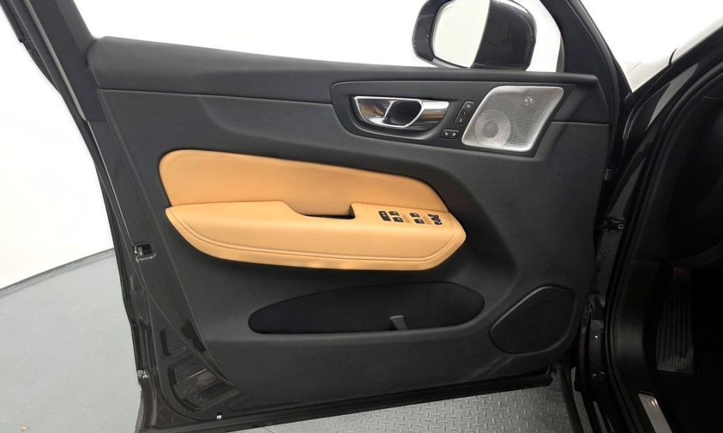 Volvo XC60 B5 Ultra Bright, 2025
