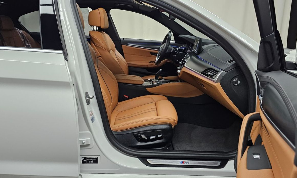 BMW 5-Series 520i M Sport, 2023