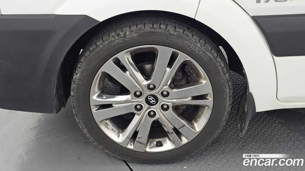 Hyundai Solati 15-seater, 2024