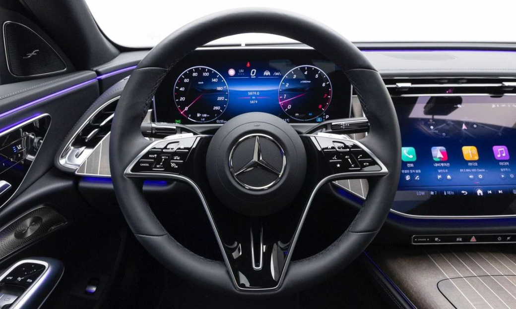 Mercedes-Benz E-Class E300 4MATIC Exclusive, 2025