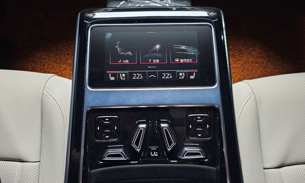 Audi A8 55 TFSI Quattro Premium LWB, 2022
