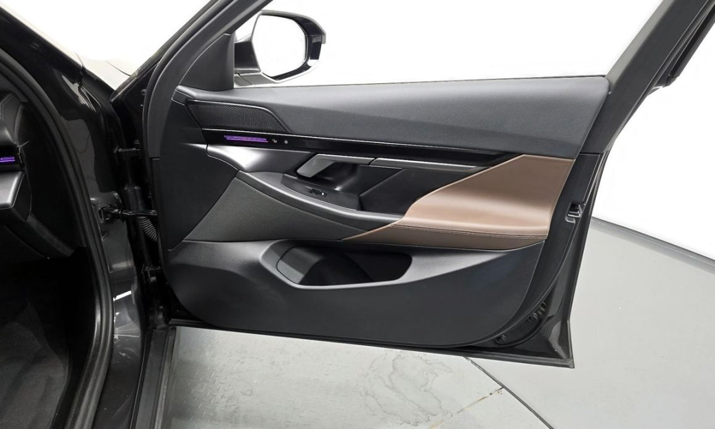 BMW 5-Series 520i, 2024