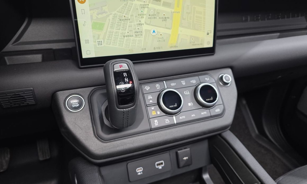 Land Rover Defender 130 P400 Outbound, 2024