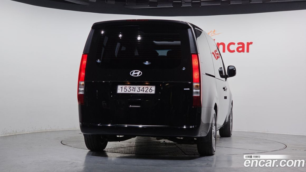 Hyundai Staria 4WD Tourer 9-Seater, 2025