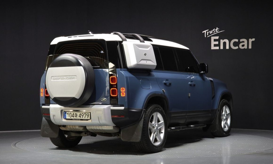 Land Rover Defender 110 D250 SE, 2022