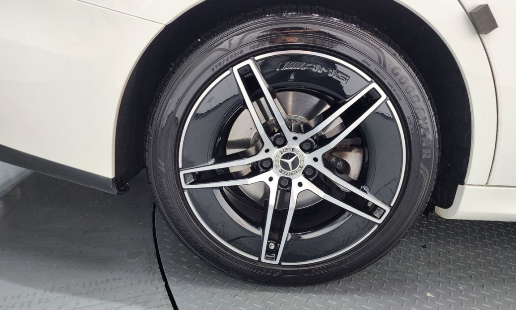 Mercedes-Benz E-Class E300 4MATIC AMG Line, 2024