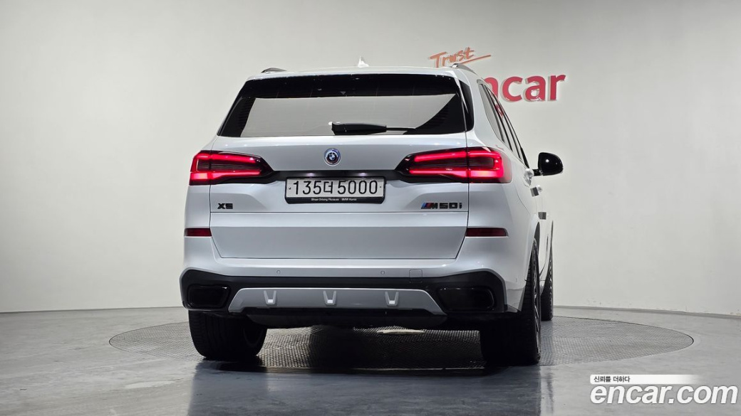 BMW X5 M50i, 2022
