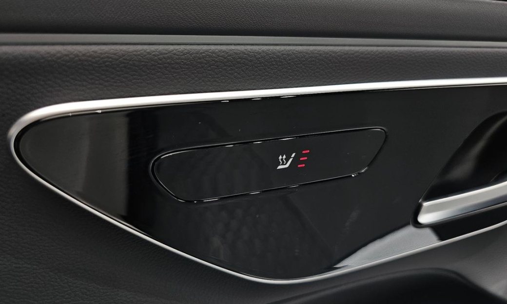 Mercedes-Benz E-Class E300 4MATIC AMG Line, 2025