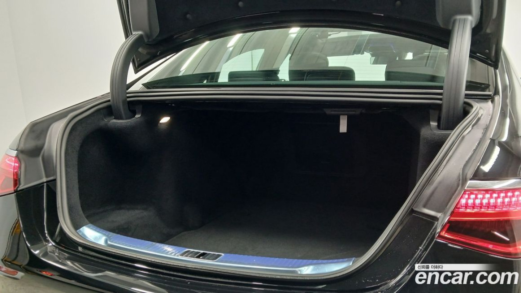Mercedes-Benz S-Class S350 d 4MATIC, 2025