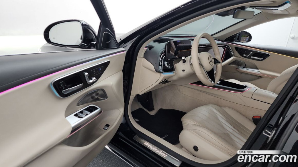 Mercedes-Benz E-Class E300 4MATIC AMG Line, 2024