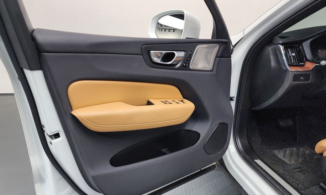 Volvo XC60 B5 Ultimate Bright, 2024