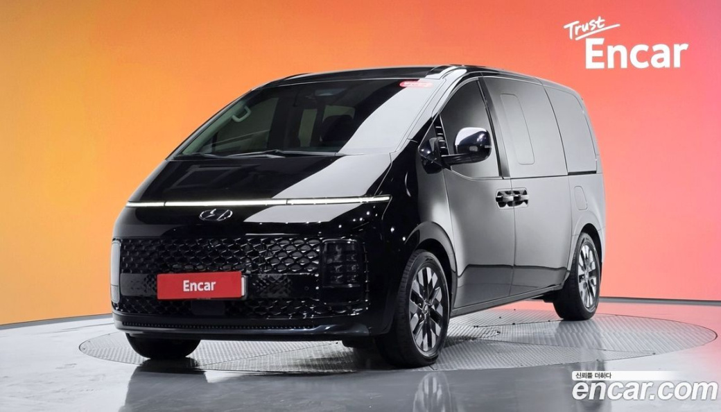 Hyundai Staria 4WD Lounge 9-Seater, 2022