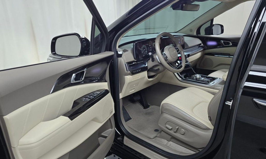 Kia Carnival 9-Seater Hi-Limousine, 2023