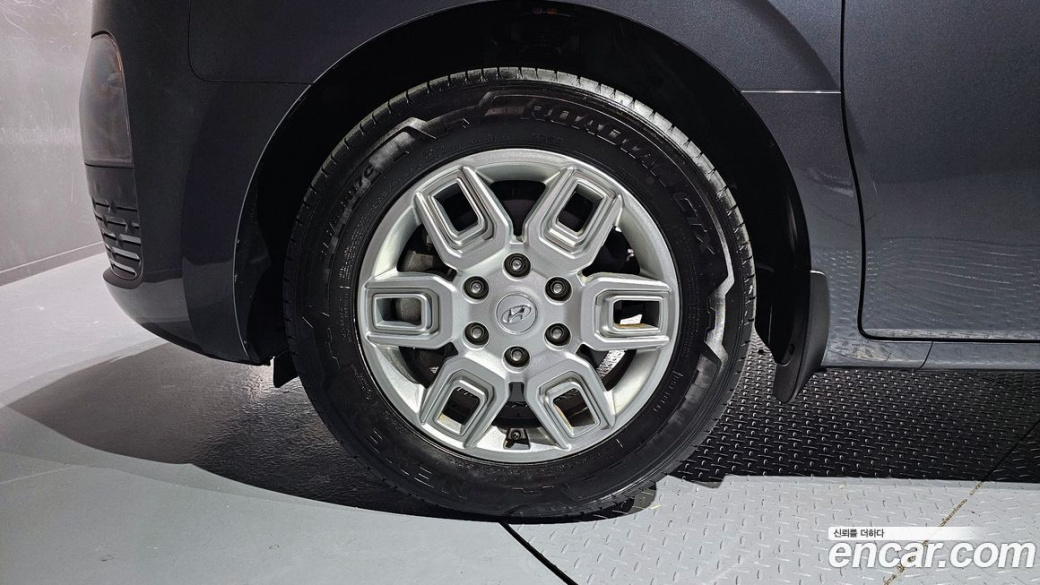 Hyundai Staria 4WD Tourer 9-Seater, 2023