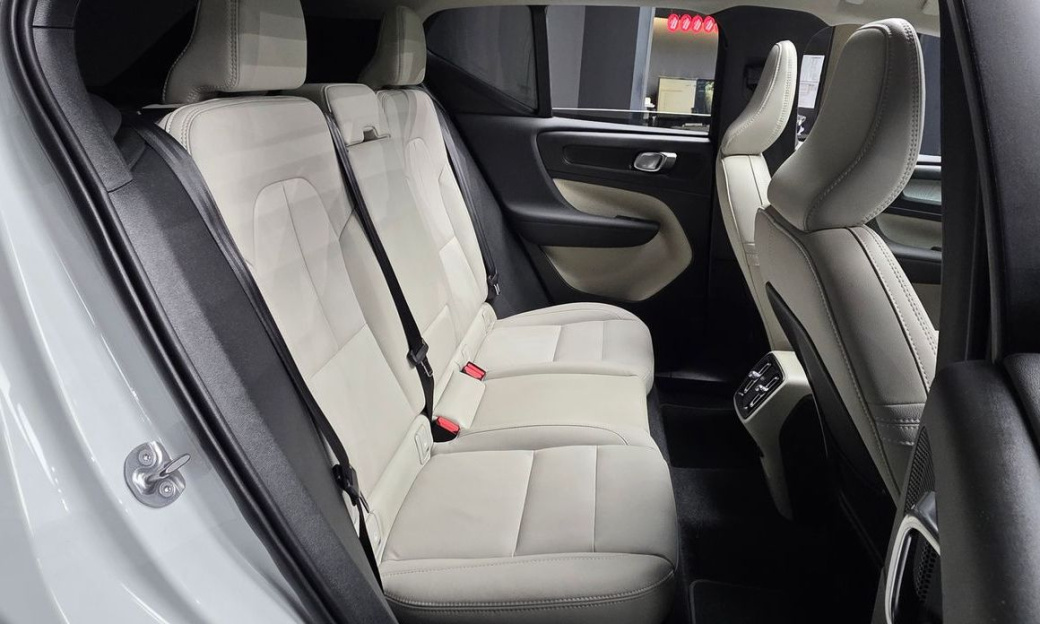 Volvo XC40 B4 Ultra Bright, 2025