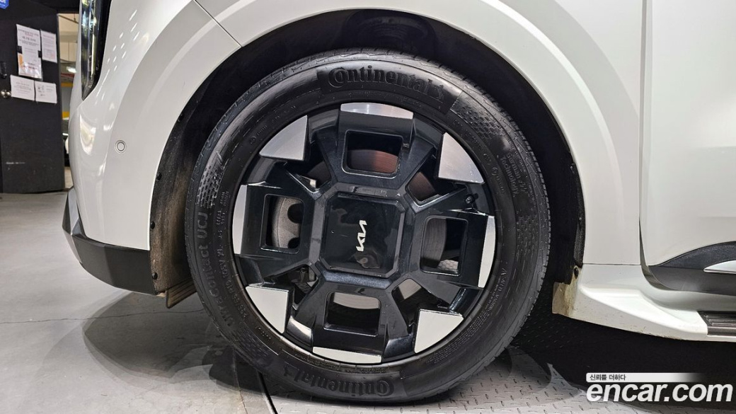 Kia Carnival 9-Seater Signature, 2025