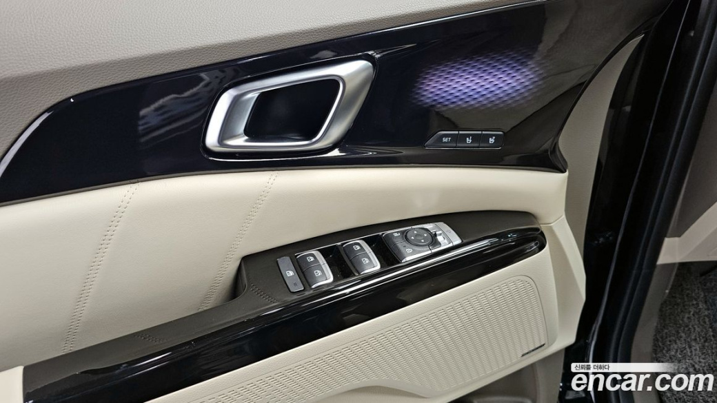 Kia Carnival 7-Seater Signature, 2023
