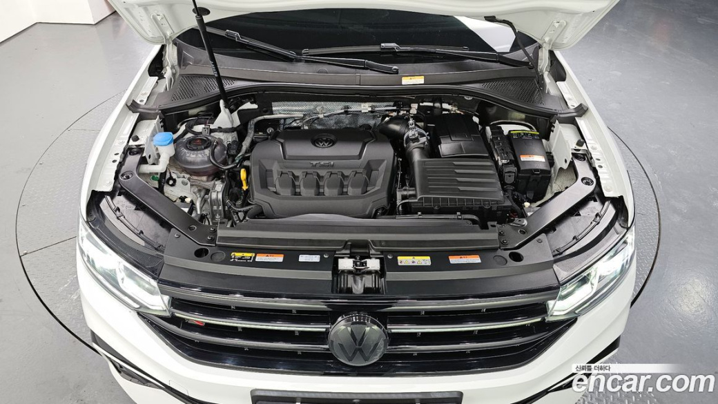 Volkswagen Tiguan 2.0 TSI Prestige, 2024