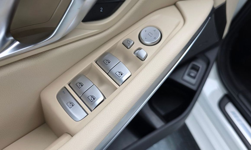 BMW 3-Series 320i M Sport, 2024