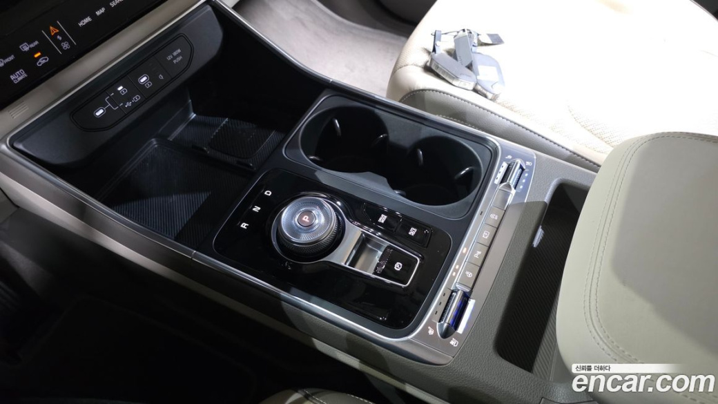 Kia Carnival 9-Seater Gravity, 2025