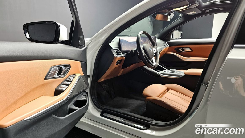 BMW 3-Series 320i Touring, 2024
