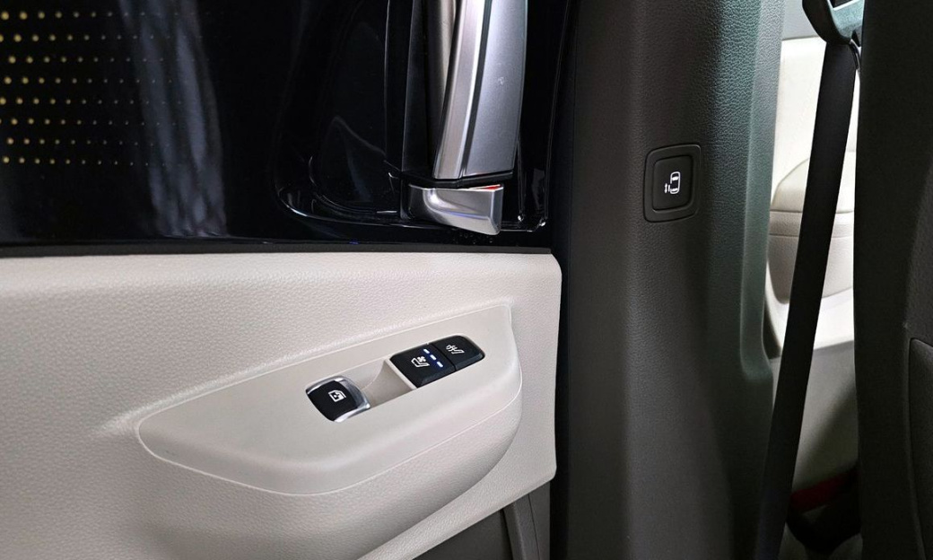 Kia Carnival 9-Seater Gravity, 2025