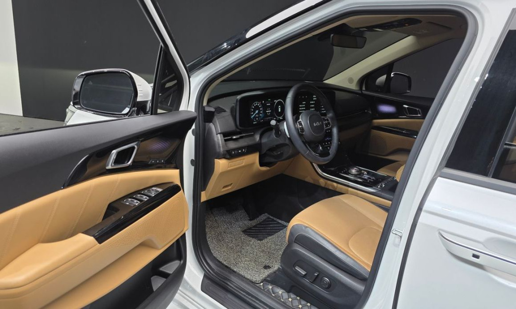 Kia Carnival 9-Seater Signature, 2023