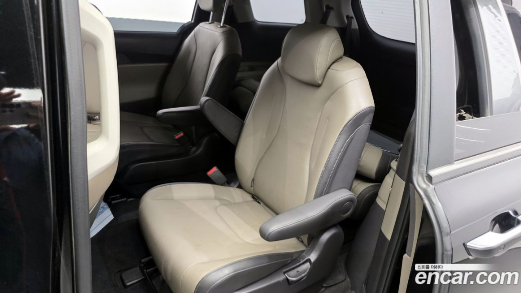Kia Carnival 9-Seater Prestige, 2024