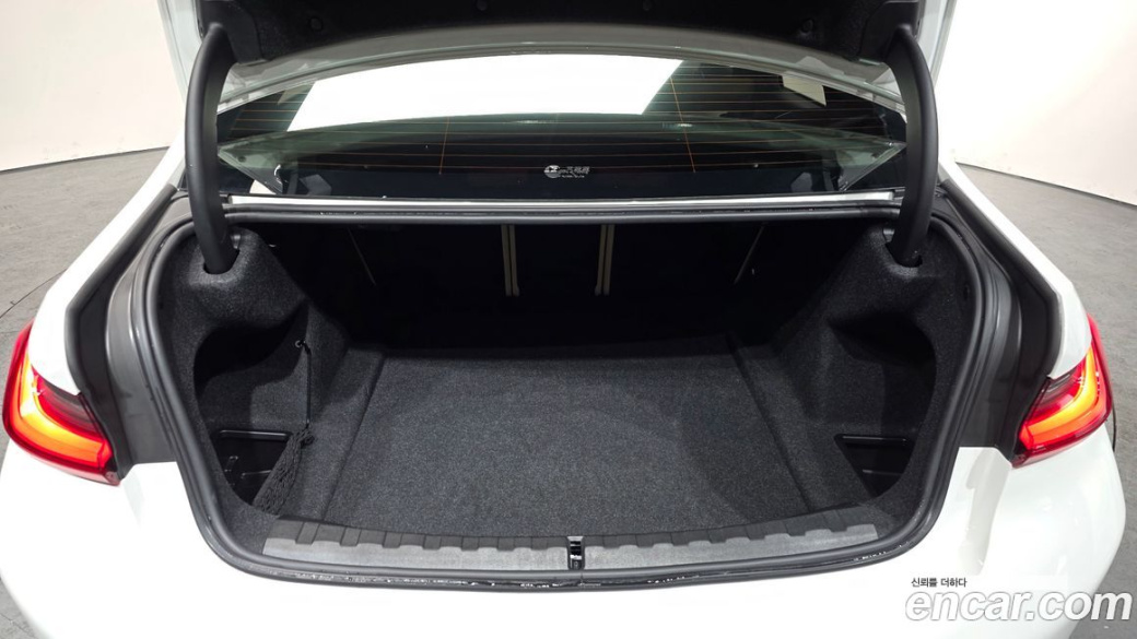 BMW 3-Series 320i M Sport, 2024