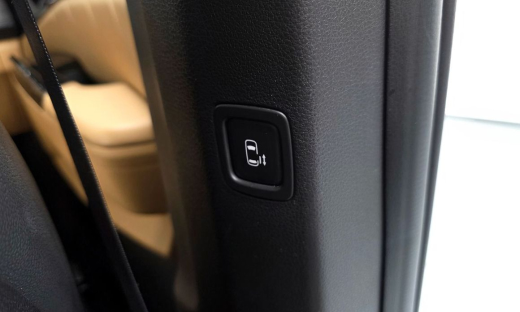 Kia Carnival 9-Seater Signature, 2023