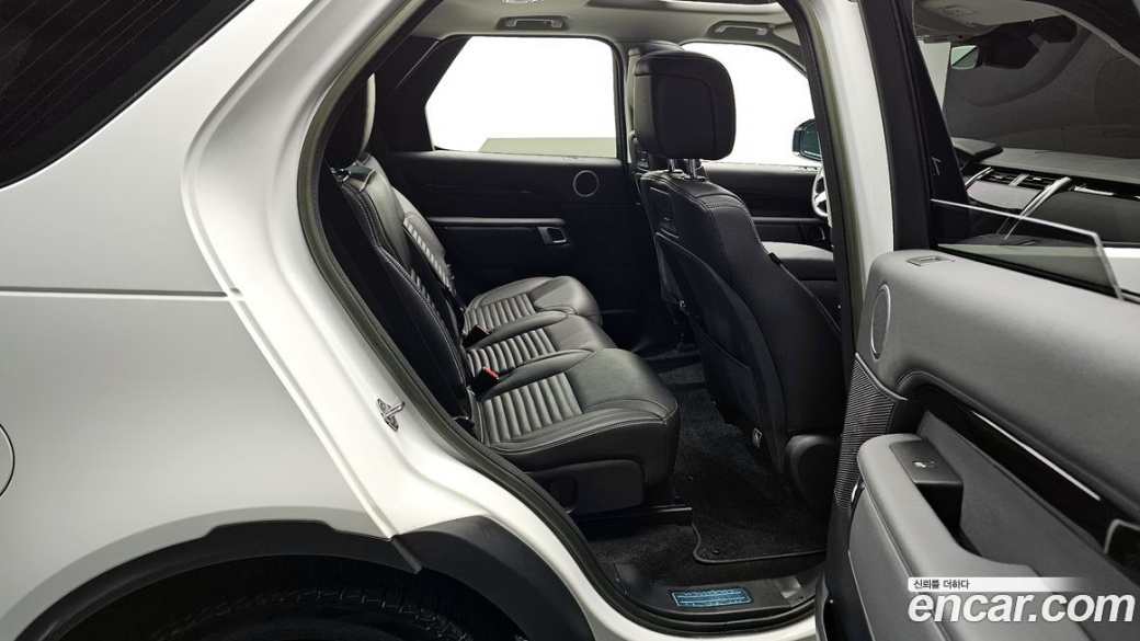 Land Rover Discovery 2.0 P300 SE, 2023