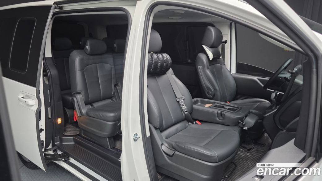 Hyundai Staria Tourer 9-Seater, 2025