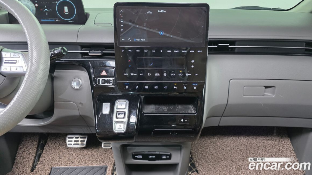 Hyundai Staria Lounge 9-Seater, 2022